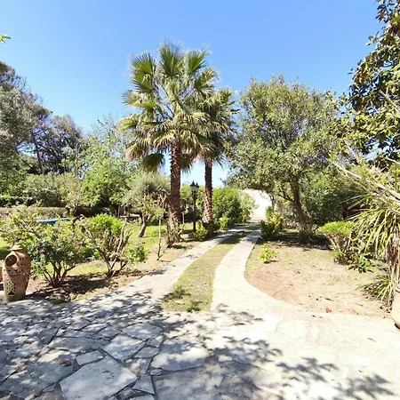 Hébergement de vacances Ecological House With Solar Electricity