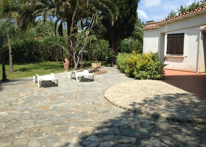 Nyaraló Ecological House With Solar Electricity